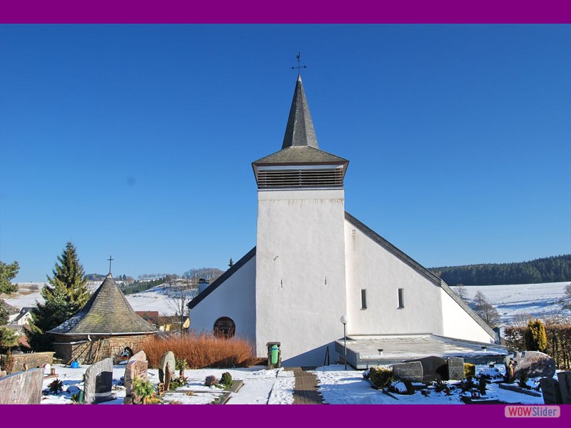 28 Kirche und Friedhof